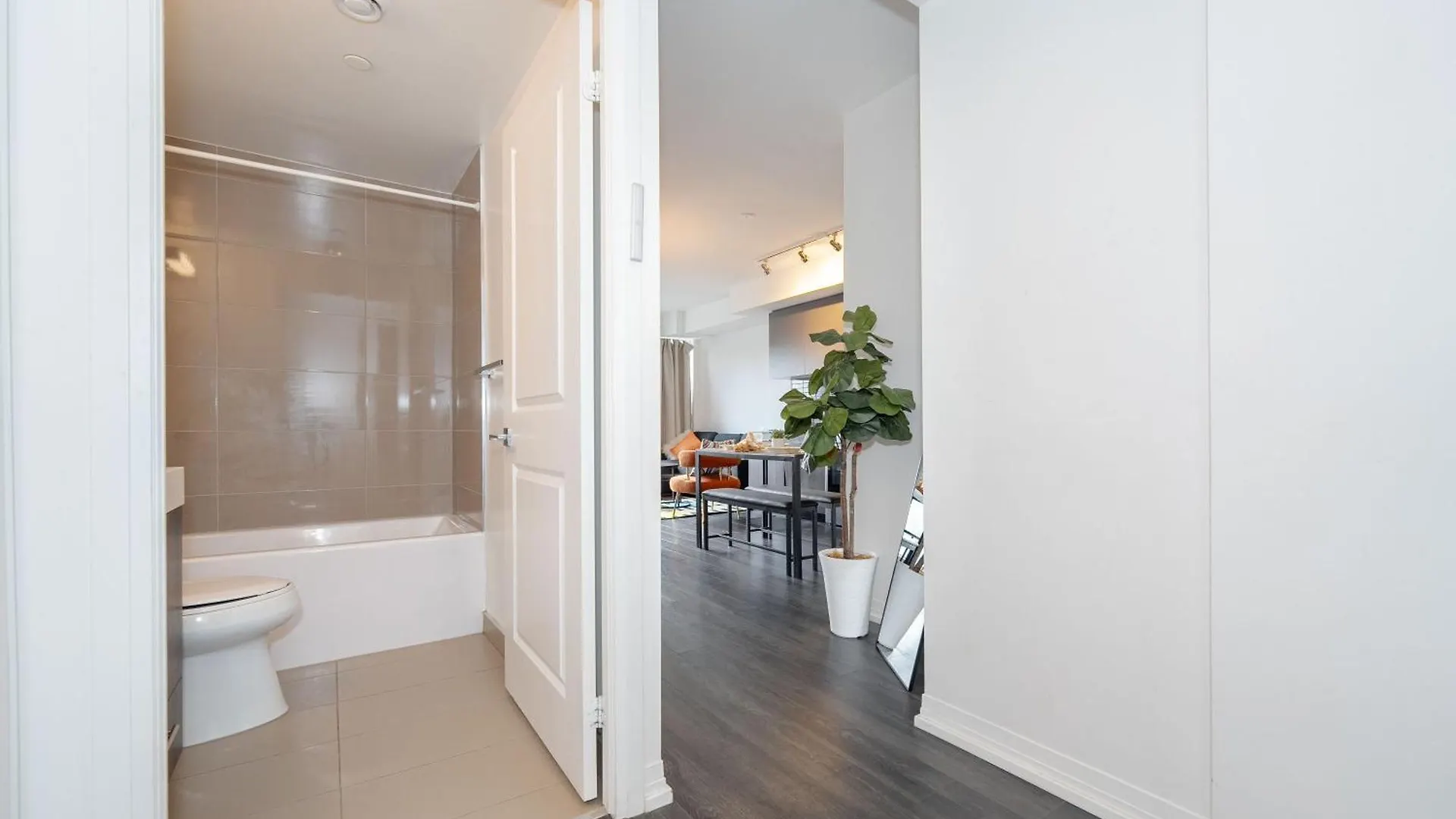 Bricksnbucks-Jarvis St Apartment Toronto