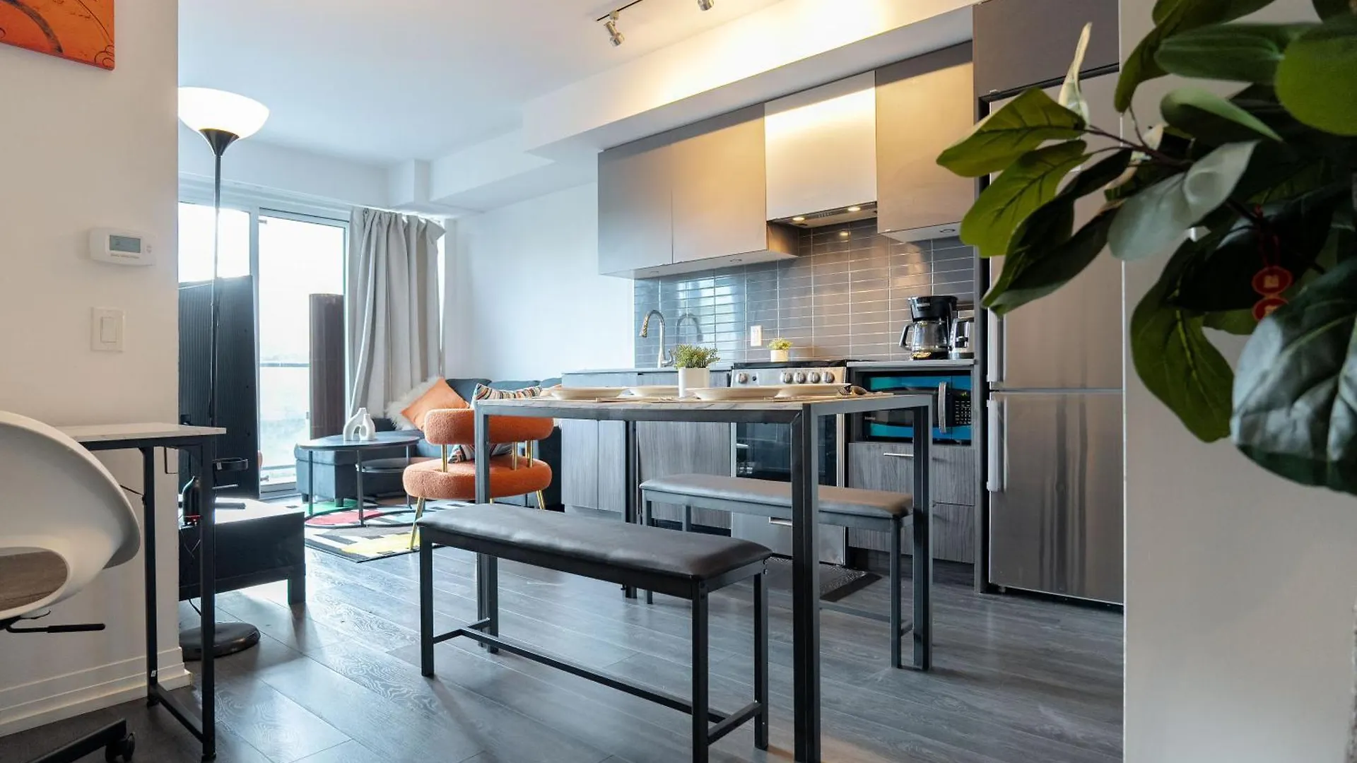 Bricksnbucks-Jarvis St Apartment Toronto Canada