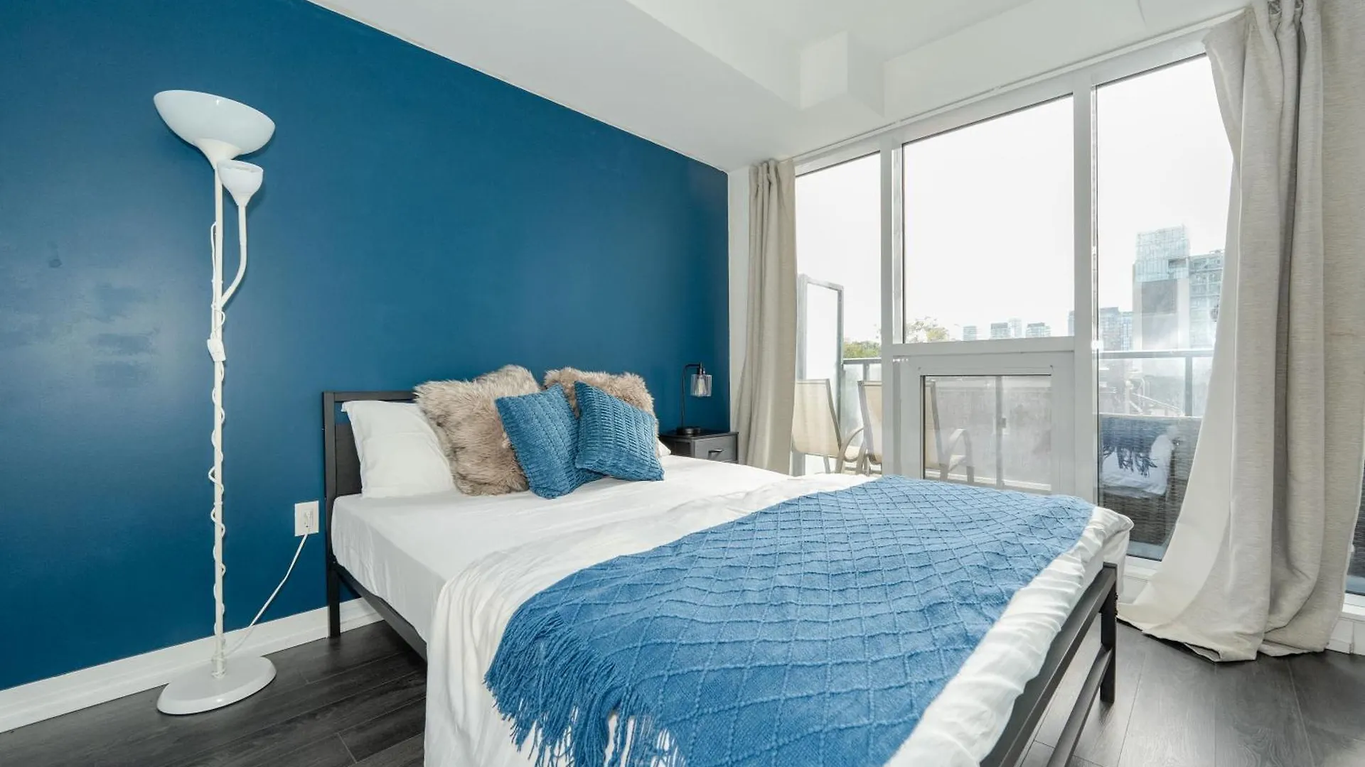 Bricksnbucks-Jarvis St Apartment Toronto